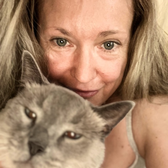 Meet your Posher, Sarah (and Koa) - Picture 1 of 1